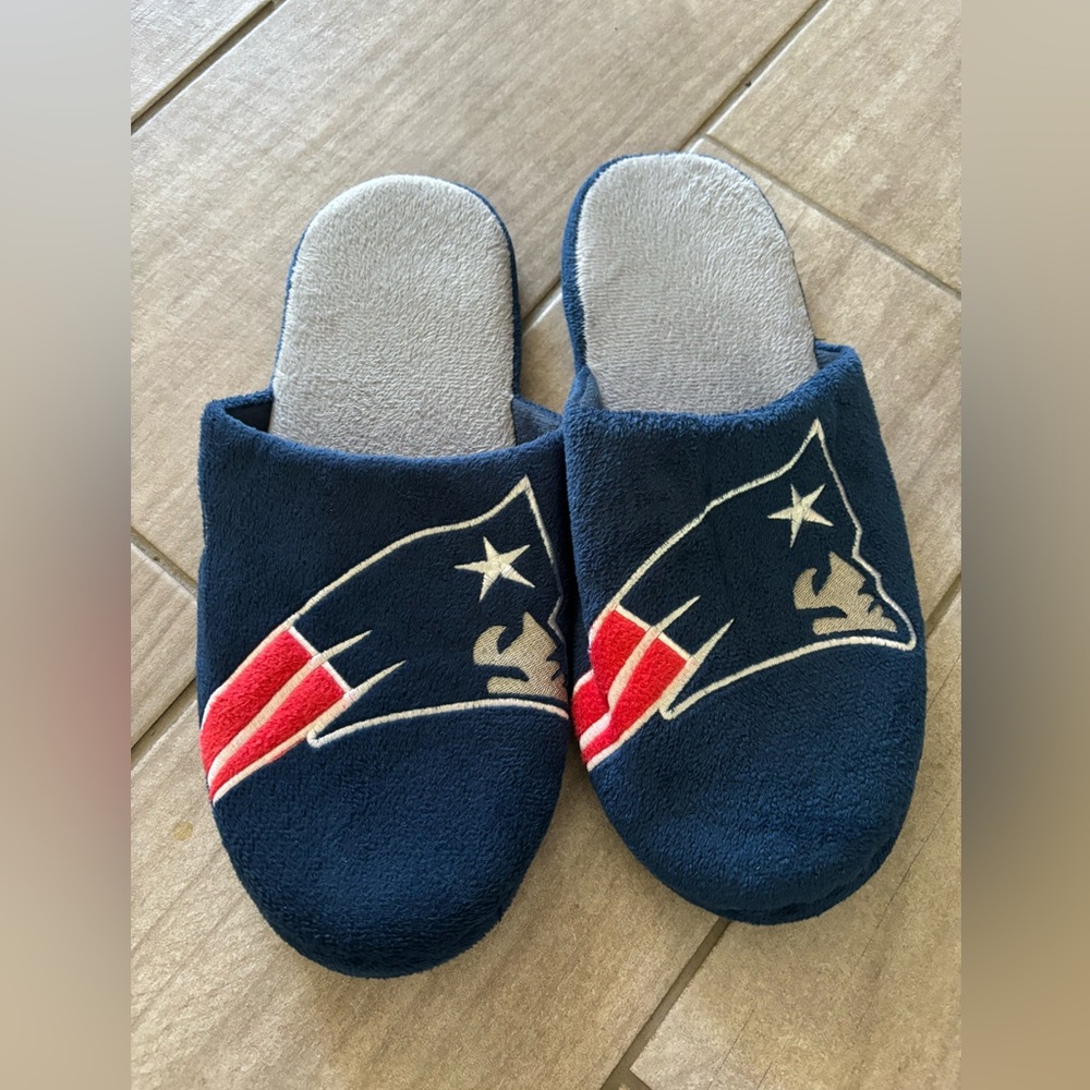 New England Patriots Men’s Slippers